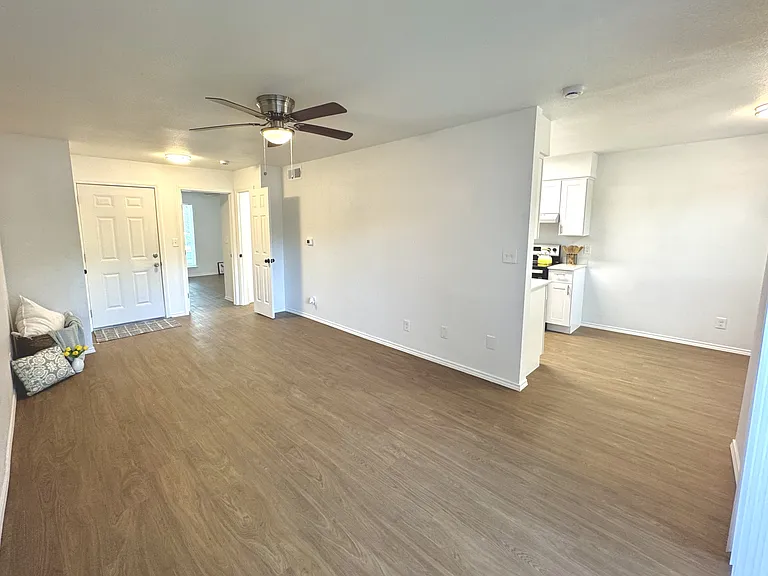 Prestonwood Hillcrest Apartments — Photo 5