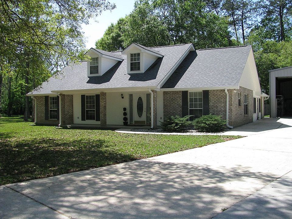 Front view of home