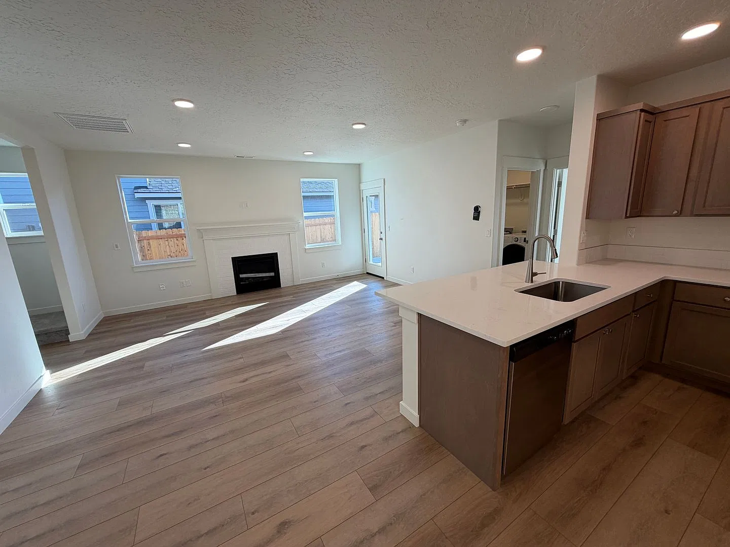 Brand New 3 Bedroom / 2.5 Bathroom Home in Parkside Community — Photo 2