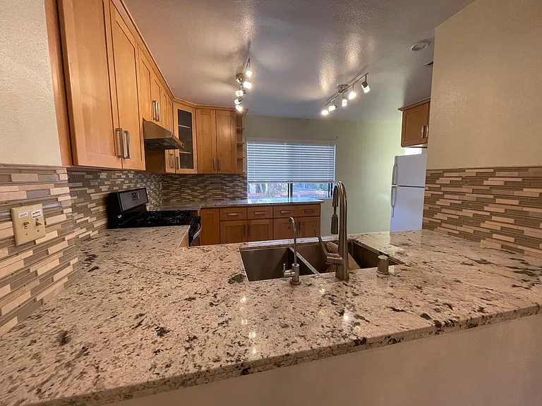 848 W Huntington Dr #40 — Photo 6