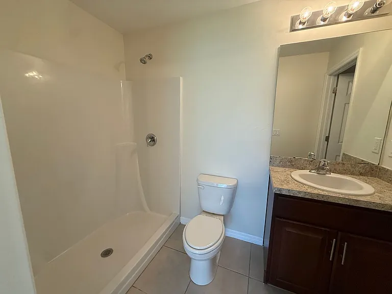 1108 NE 36th Ln — Photo 23