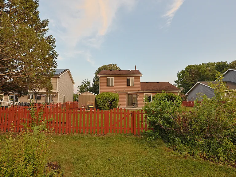 1402 Parkside Dr — Photo 27