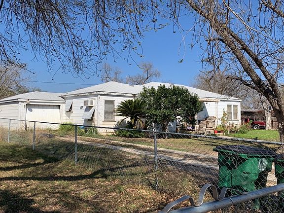 3rd image of 921 E Kinney St