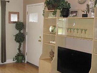 4th image of 205 Washington Sq APT B