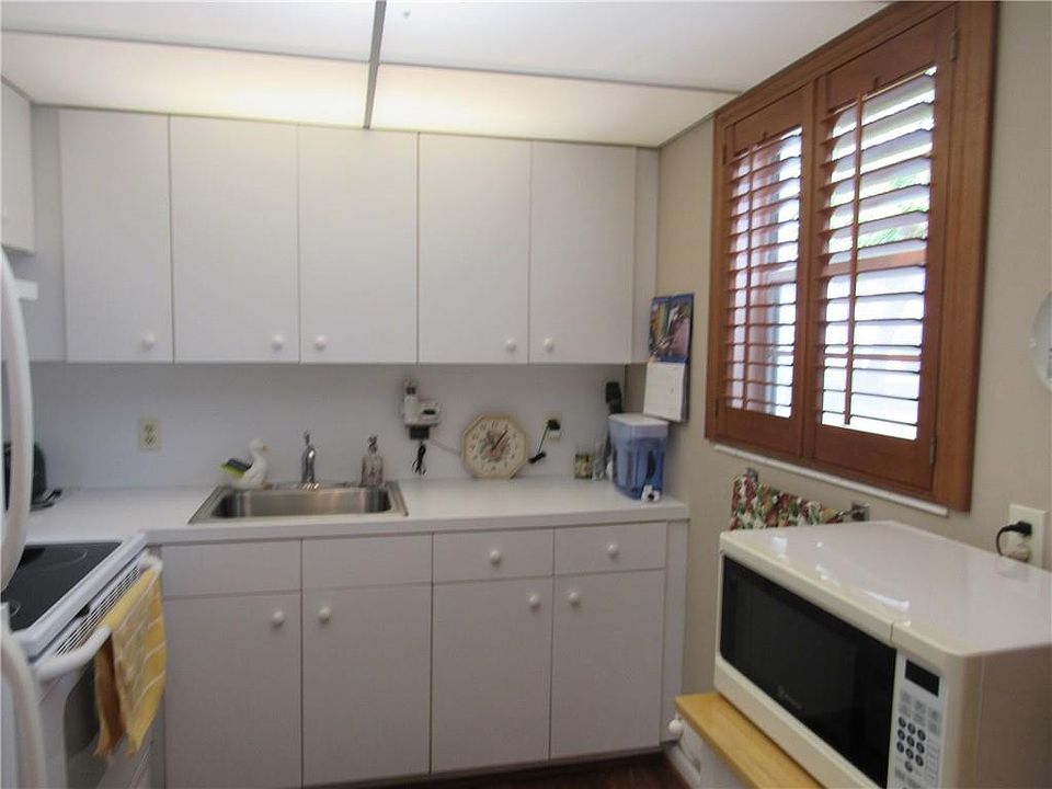 1st image of 225 Markham K #225