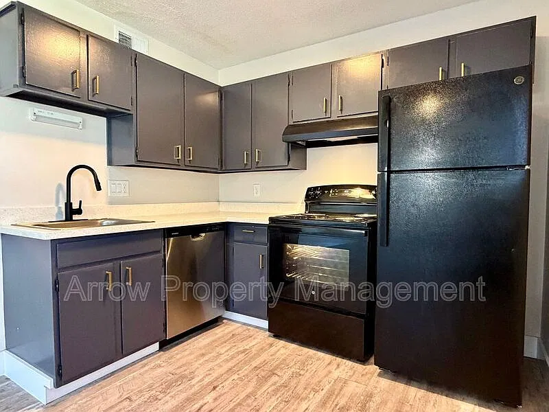 1 bed, 1.0 bath, 710 sqft, $785 — Photo 2