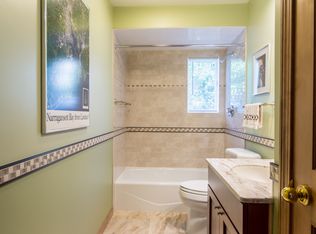 246 Fairview Ln, Portsmouth, RI 02871