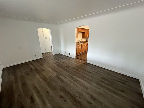 5th image of 904 Sheridan Blvd