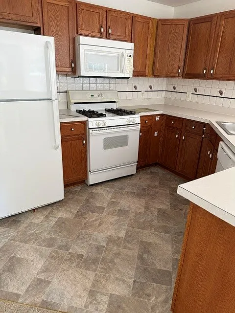 3 bed, 1240 sqft, $1,575 — Photo 3