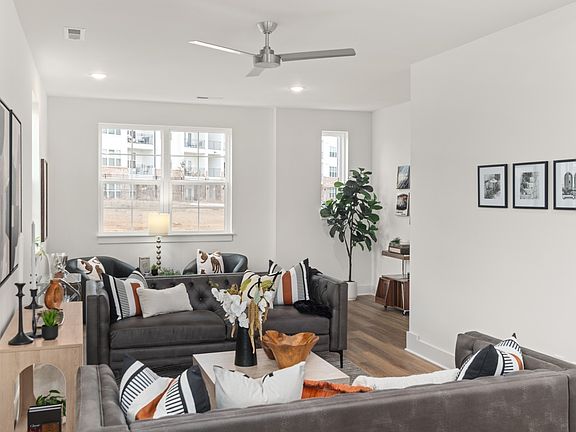 4th image of 700 N Dupont Ave #202