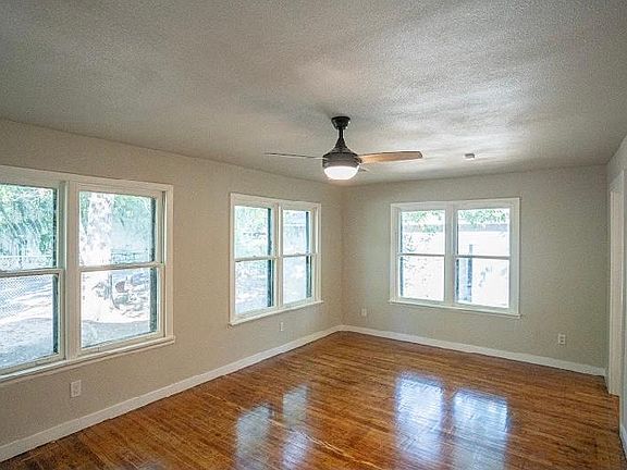 4th image of 718 Barbara Dr