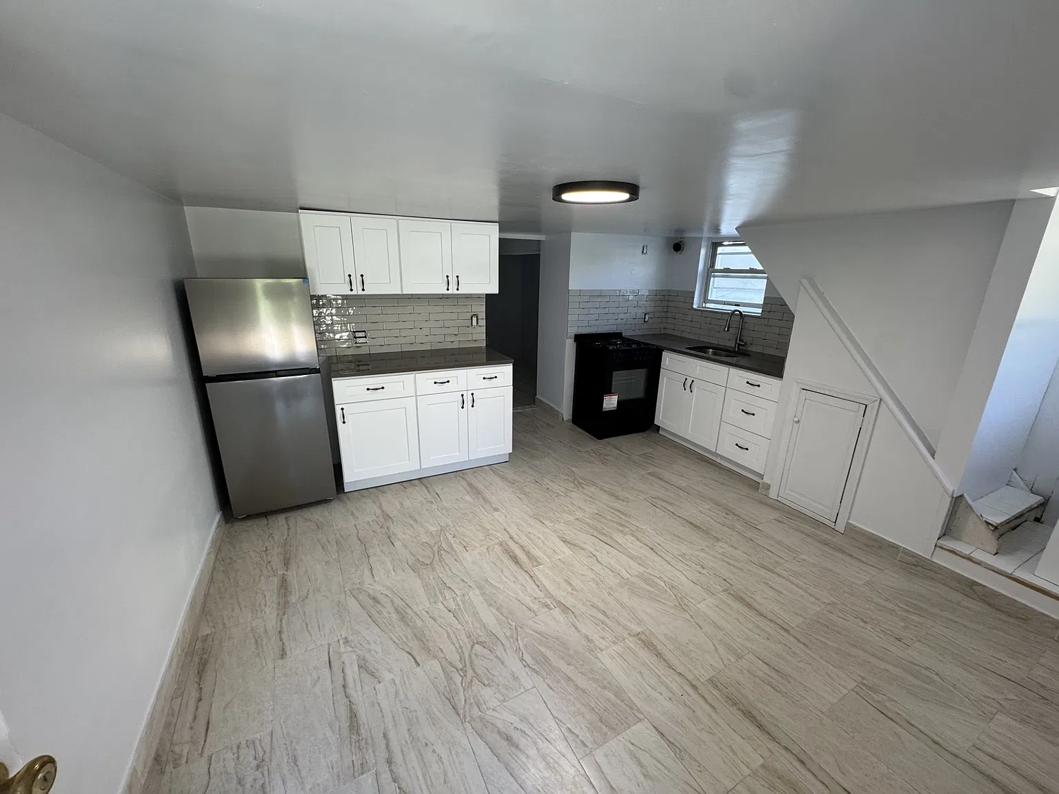 Studio, 700 sqft, $2,000 — Photo 4