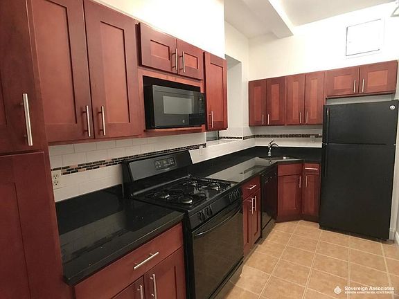 4th image of 115 W 71st St APT 3B