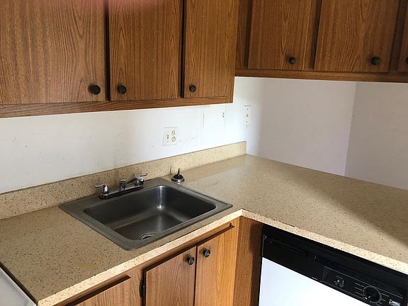 2nd image of 4003 N University Dr APT B204