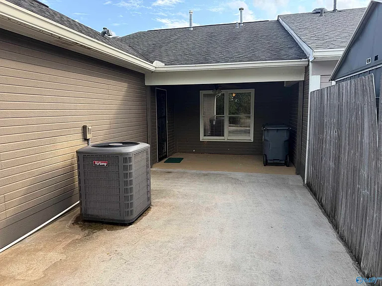 1524 Forestview Dr SW — Photo 3