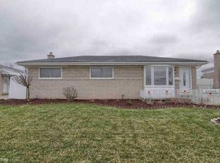 27668 Larry St, Roseville, MI 48066