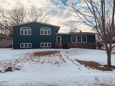 243 14th Ave NE, Jamestown, ND, 58401
