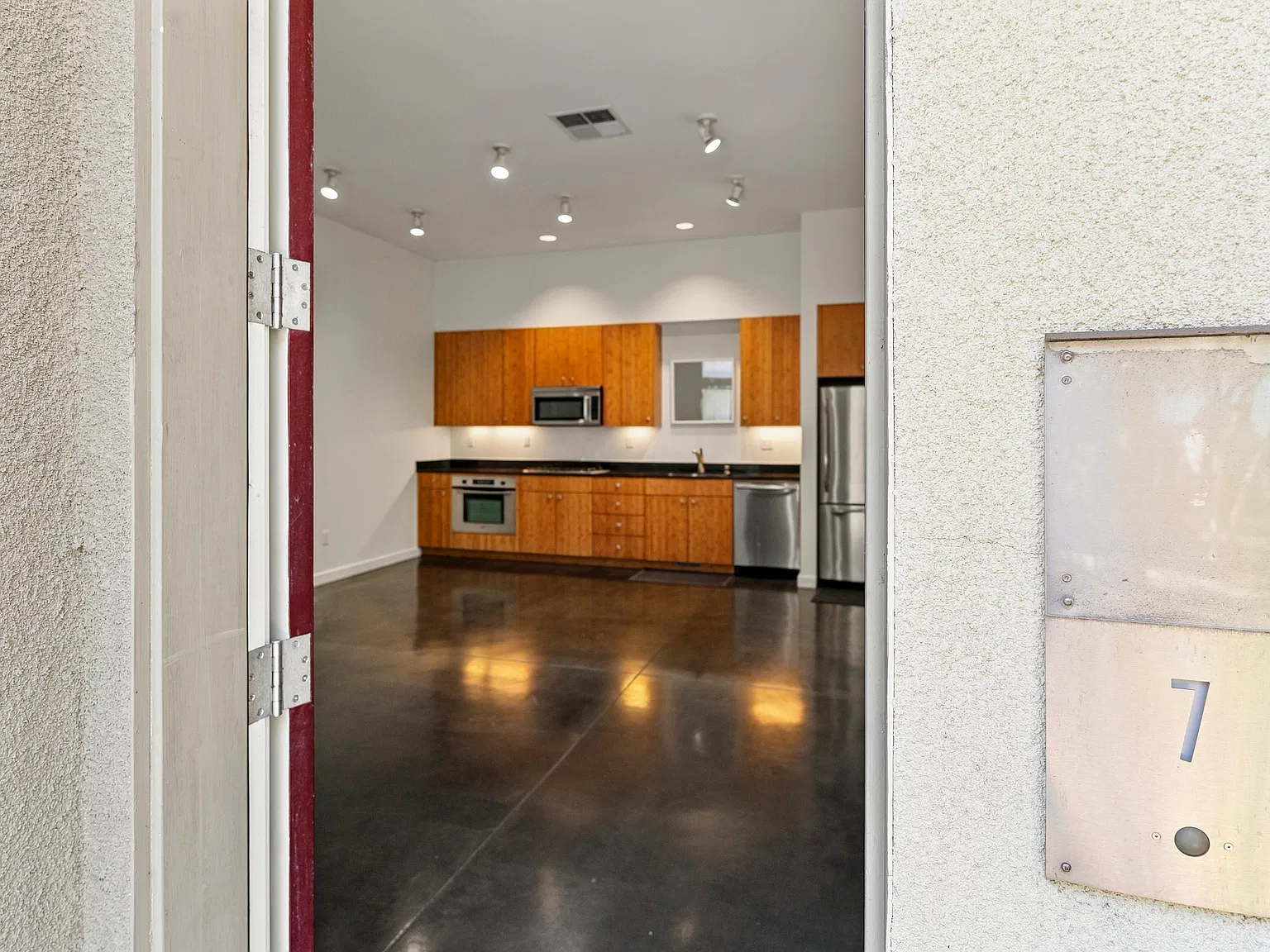 1 bed, 965 sqft, $2,950 — Photo 2