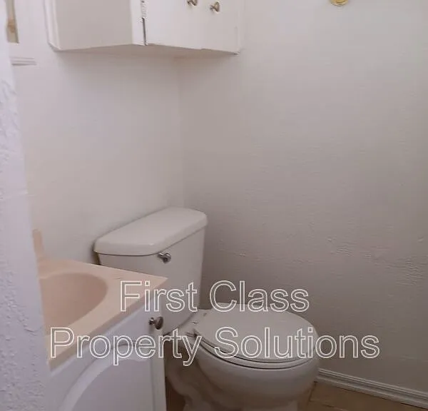 1731 NW 32nd St #18 — Photo 8