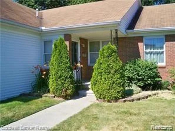 30025 4th St, Saint Clair Shores, MI 48082