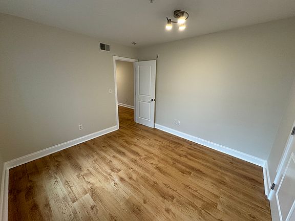 5th image of 2039 Blair St APT 2B