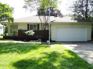 1197 Haverston Rd, Lyndhurst, OH 44124