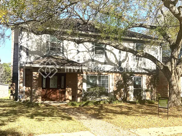 105 Saint Andrews Dr, Friendswood, TX 77546