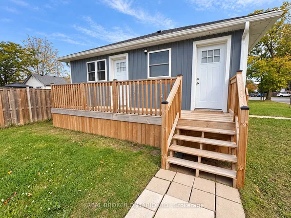 15 Keele St Unit B, Saint Catharines, ON L2T 1M8