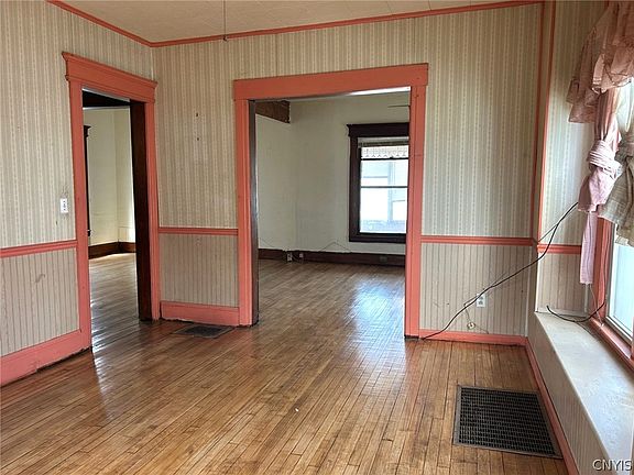 5th image of 112 E Matson Ave