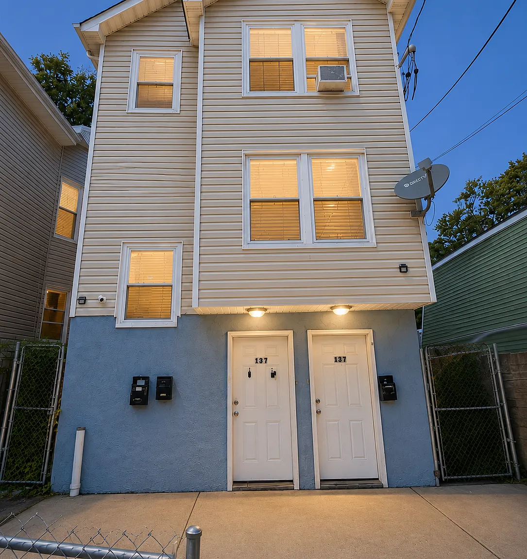 3 bed, 1000 sqft, $2,250 — Photo 1