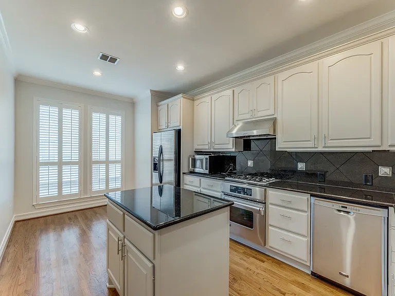 2412 Worthington St — Photo 19