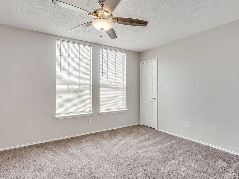 2701 Clovermeadow Dr — Photo 34