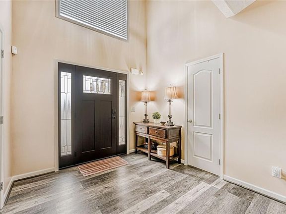 4th image of 733 Sycamore Dr