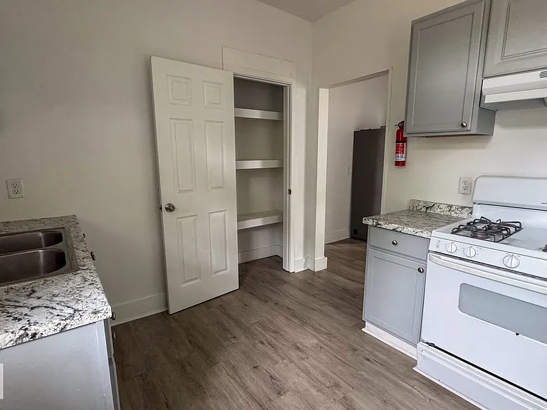 2205-2207 Broadway St #2205-1 — Photo 8