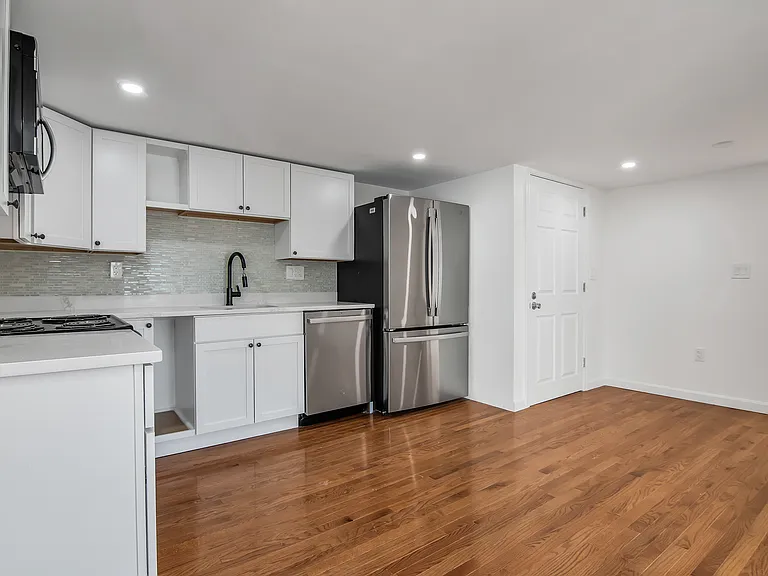139 E Haverhill St — Photo 11