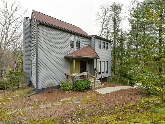 2nd image of 3523 Holliglen Dr