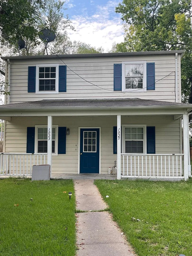 1025 Colorado, Manhattan KS — Photo 2