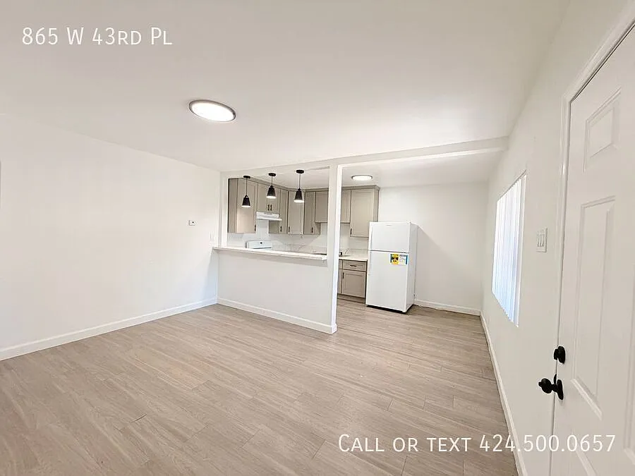 Building Photo - 865 W 43rd Pl