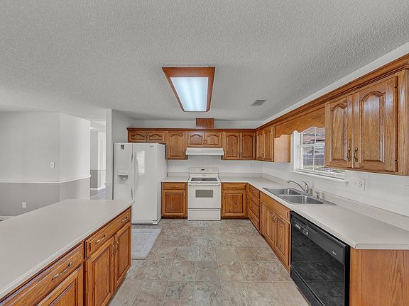 5th image of 1402 Bear Creek Rd