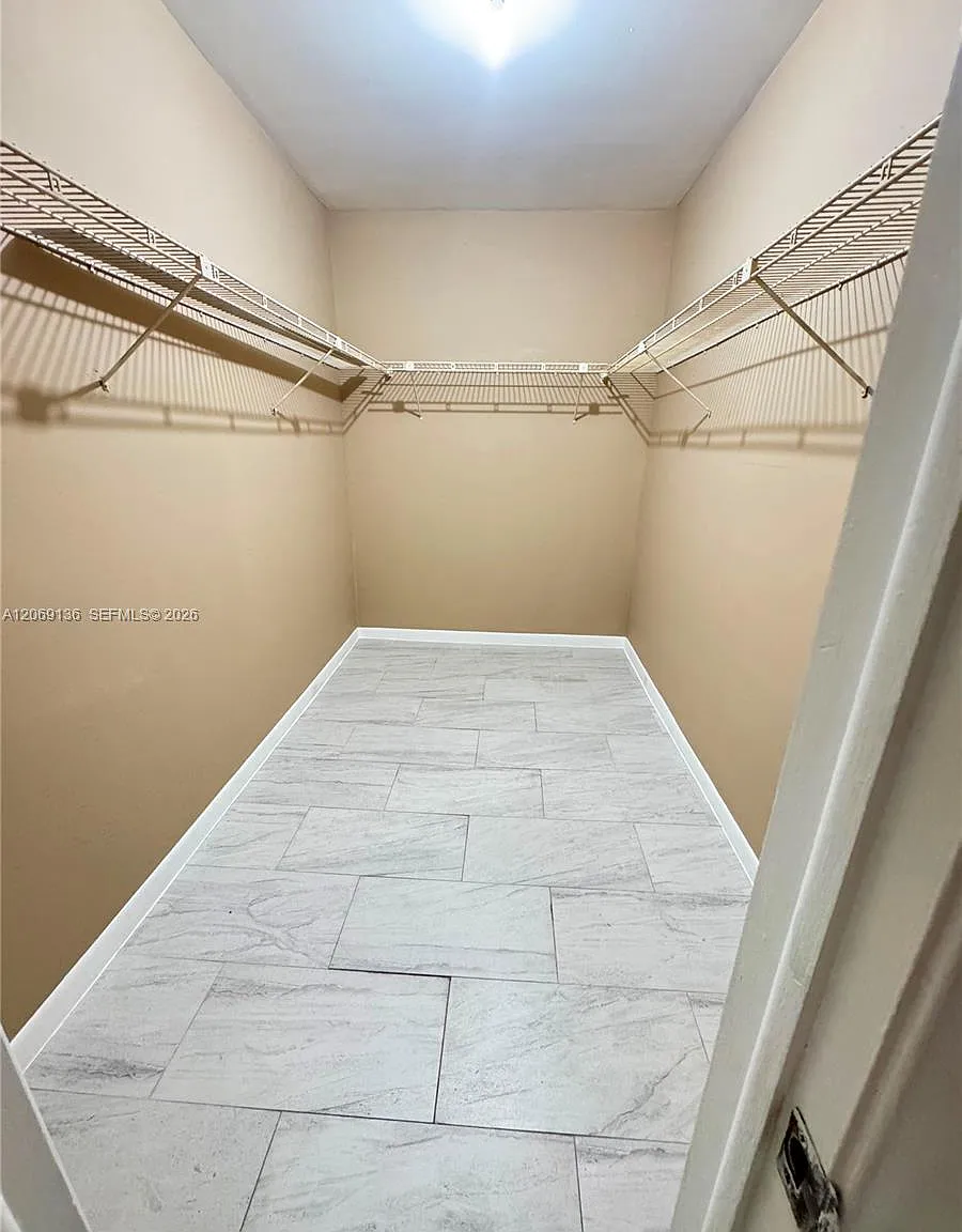 Oakland Shores Condominiu — Photo 4