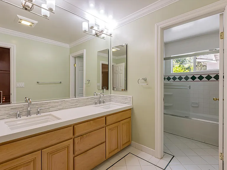 794 Manor Way — Photo 36