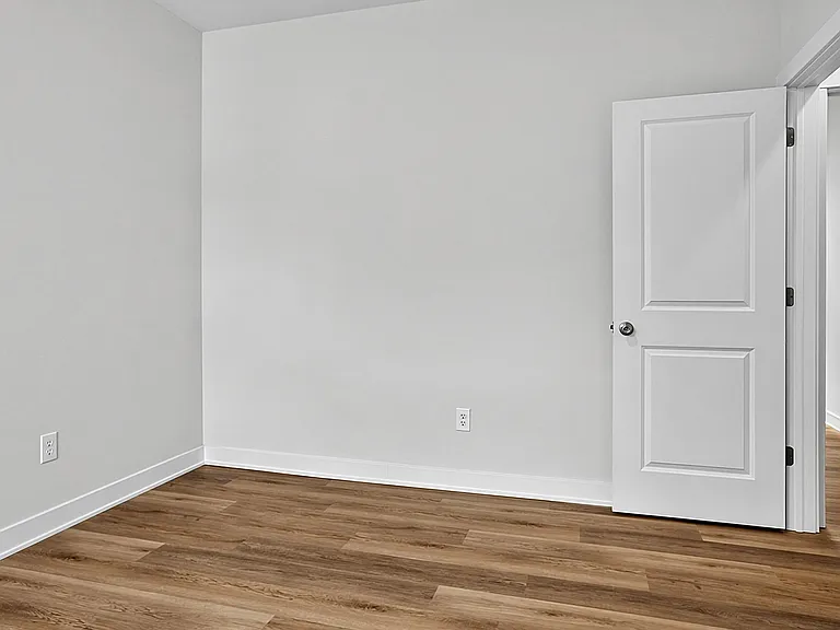 3953 Unit B (Upper level)