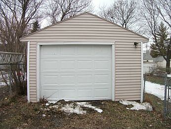 2nd image of 740 Woodlawn Ave
