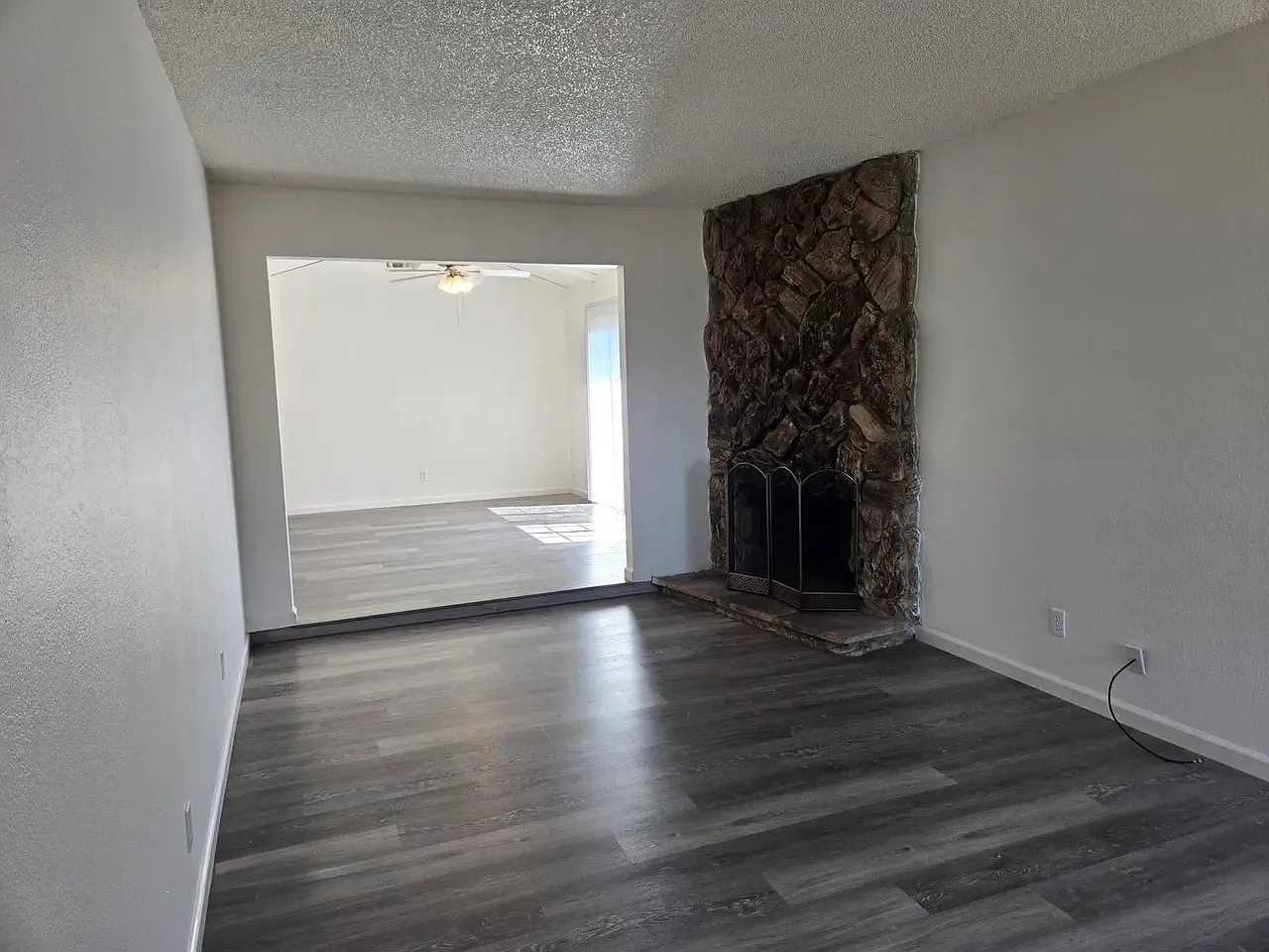 2 bed, 923 sqft, $1,790 — Photo 3