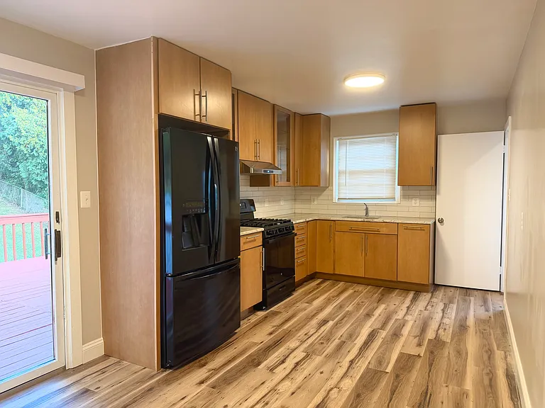 13015 Parkland Dr — Photo 10
