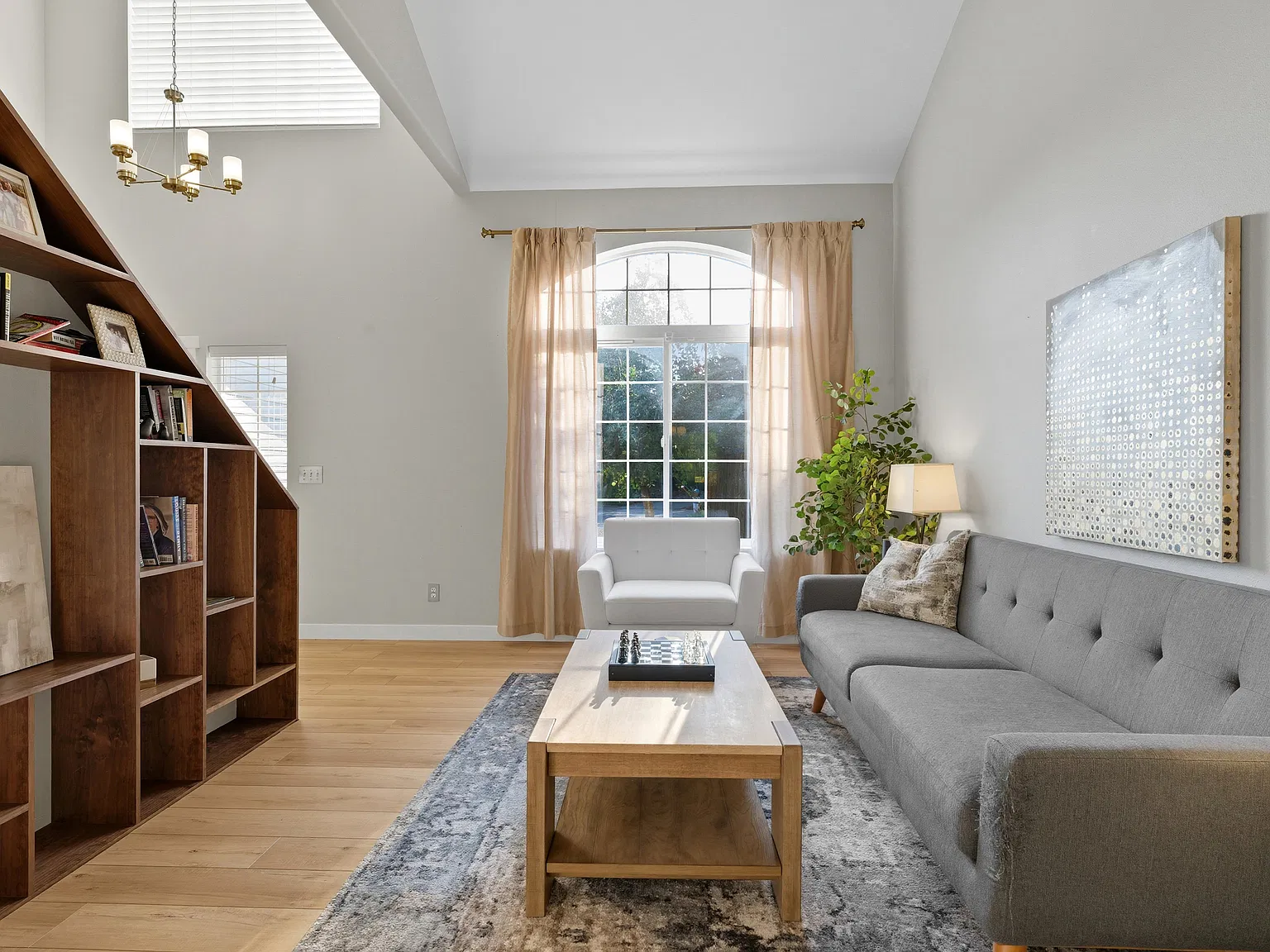 4 bed, 2.5 bath, 2234 sqft, $3,983 — Photo 4