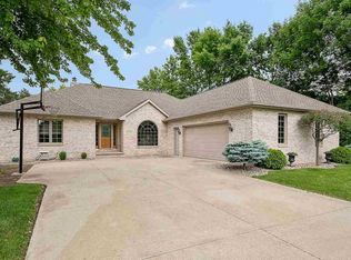 1266 Deer Haven Dr, Menasha, WI 54952