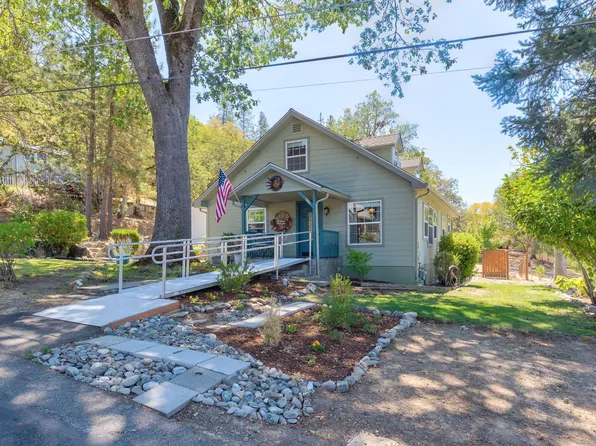 340 7th St, Rogue River, OR 97537