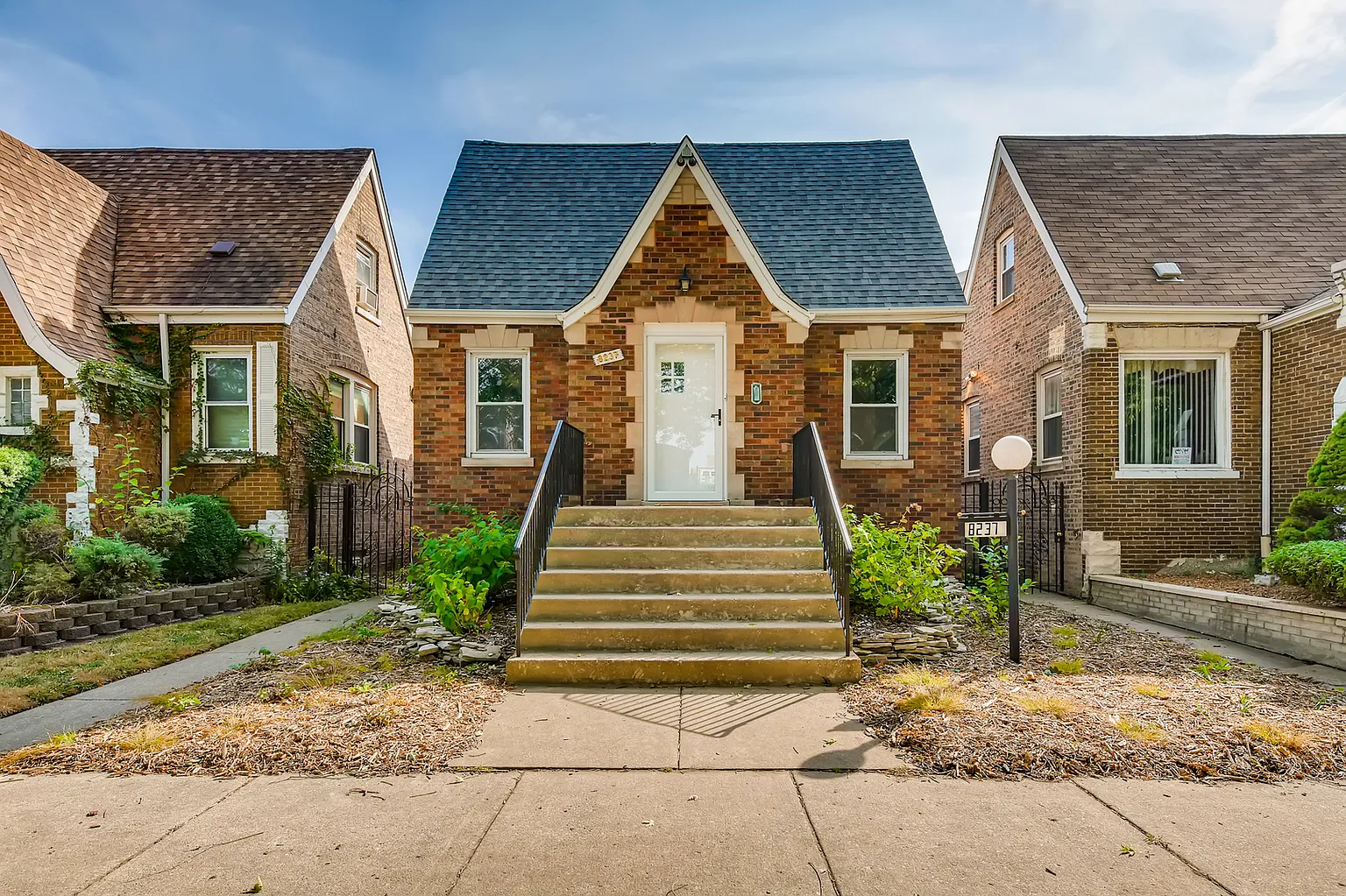 8237 S Prairie Ave photo 1
