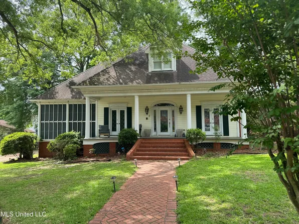 8 Dogwood Hill Dr, Jackson, MS 39211